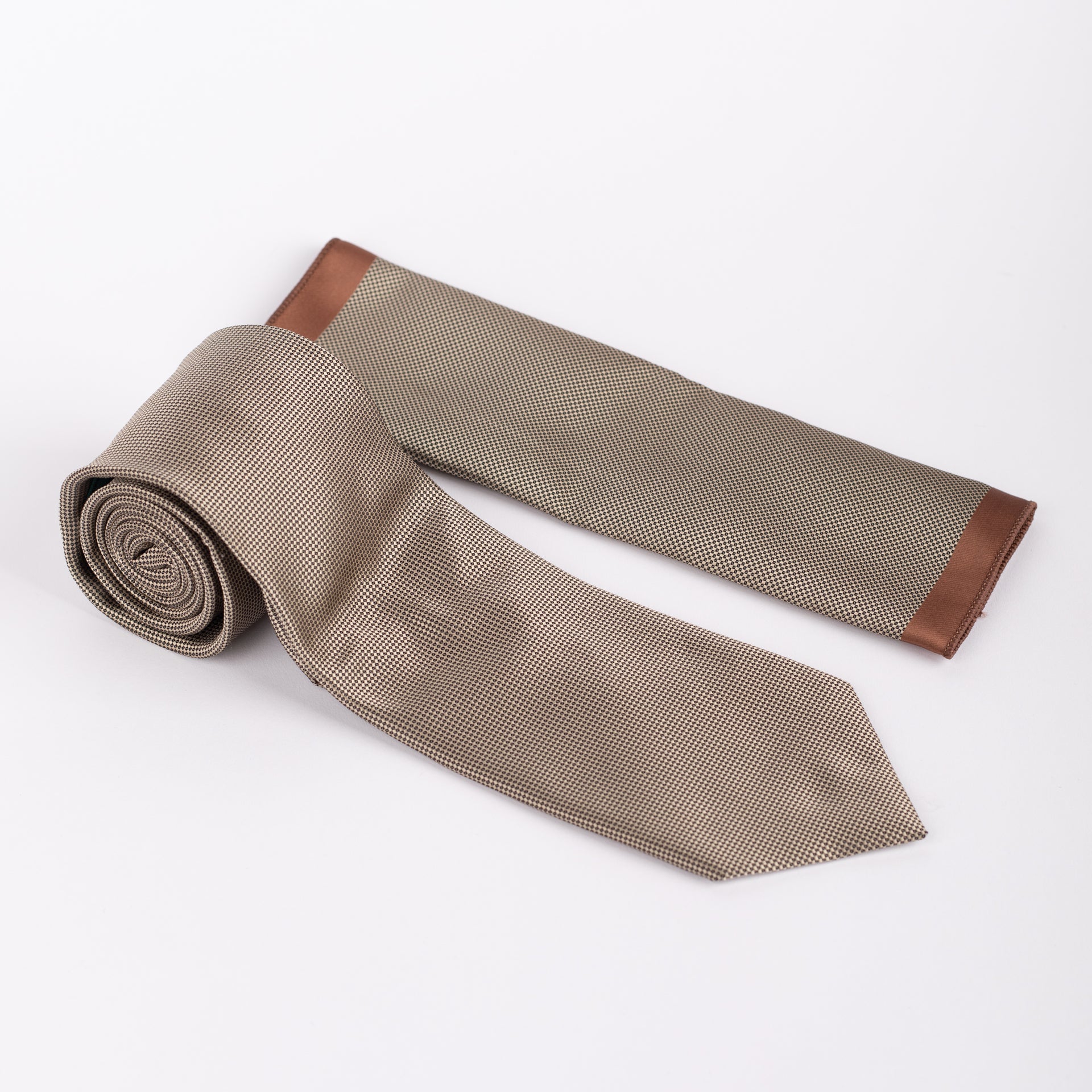 Textured - Tie & Pocket Square Set in Beige
