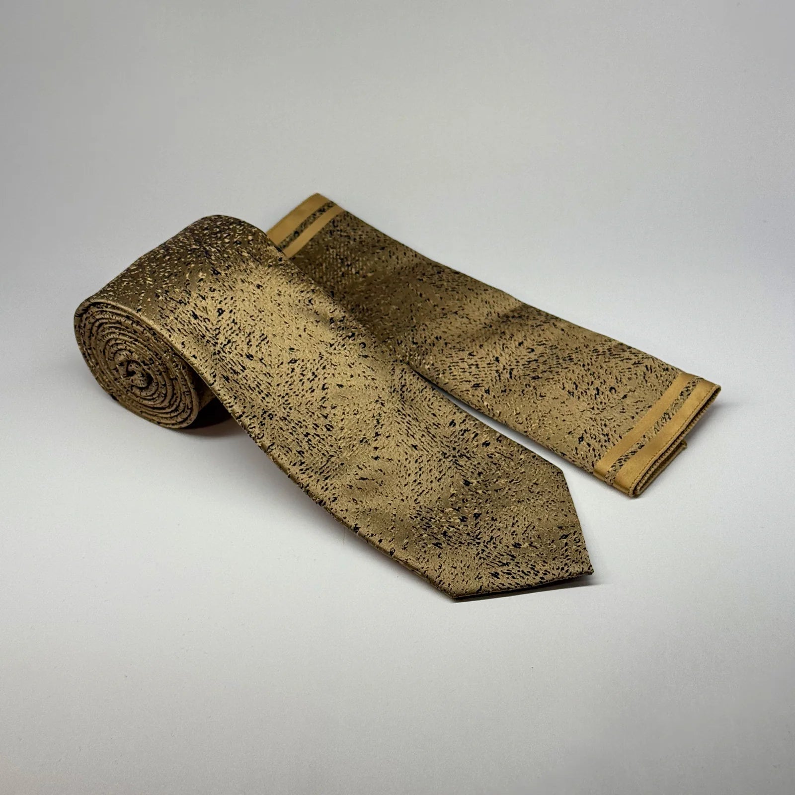 Bark - Tie & Pocket Square Set in Gold