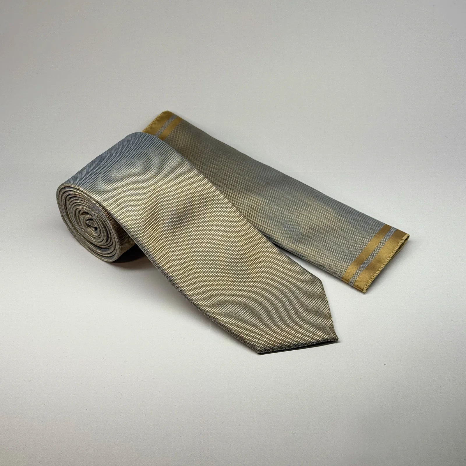 Houndstooth - Tie & Pocket Square Set in Gold & Light Blue