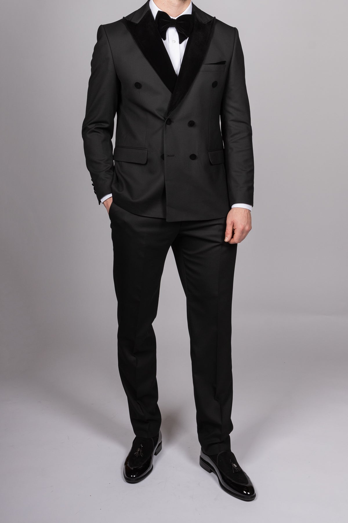 BLACK DOUBLE BREASTED VELVET PEAK LAPEL TUXEDO