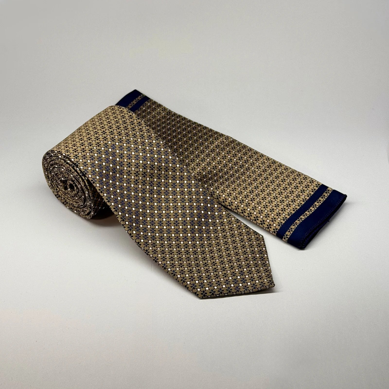Motif - Tie & Pocket Square Set in White & Gold