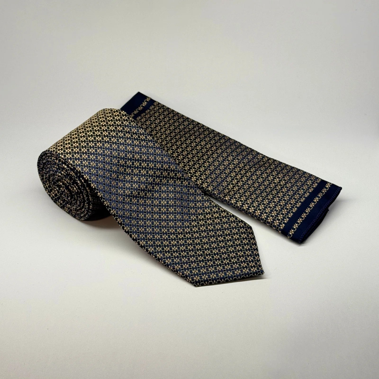 Motif - Tie & Pocket Square Set in Navy & Gold